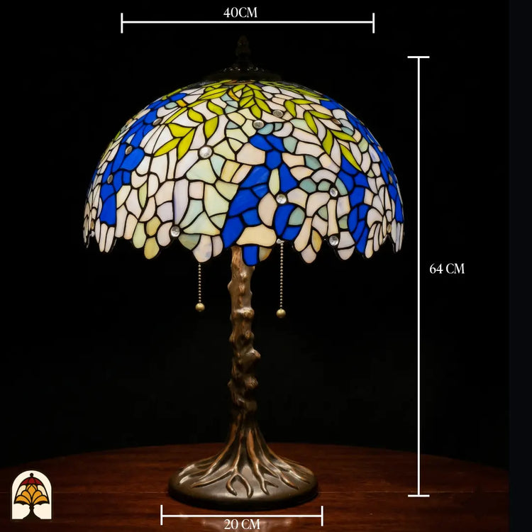 Maatafbeelding Tiffany tafellamp Wisteria Celeste: kapbreedte 40 cm, voetbreedte 20 cm, totale hoogte 64 cm