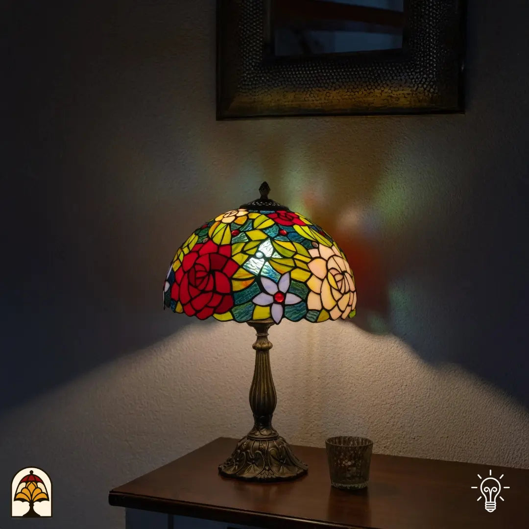 Verlichte Tiffany lamp tafellamp Rosetta ⌀30 cm in interieur – koepelkap met rozetmotief, warm licht, bronzen kolomvoet