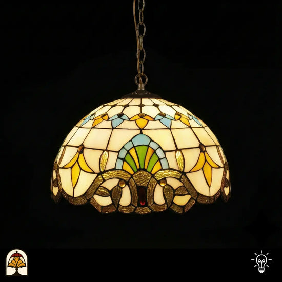 Verlichte Tiffany hanglamp Barok ⌀40, crème kap met gele tulpmotieven, blauwe en groene waaiermotief, gouden rolwerkrand langs rand, bronzen ketting, donkere achtergrond