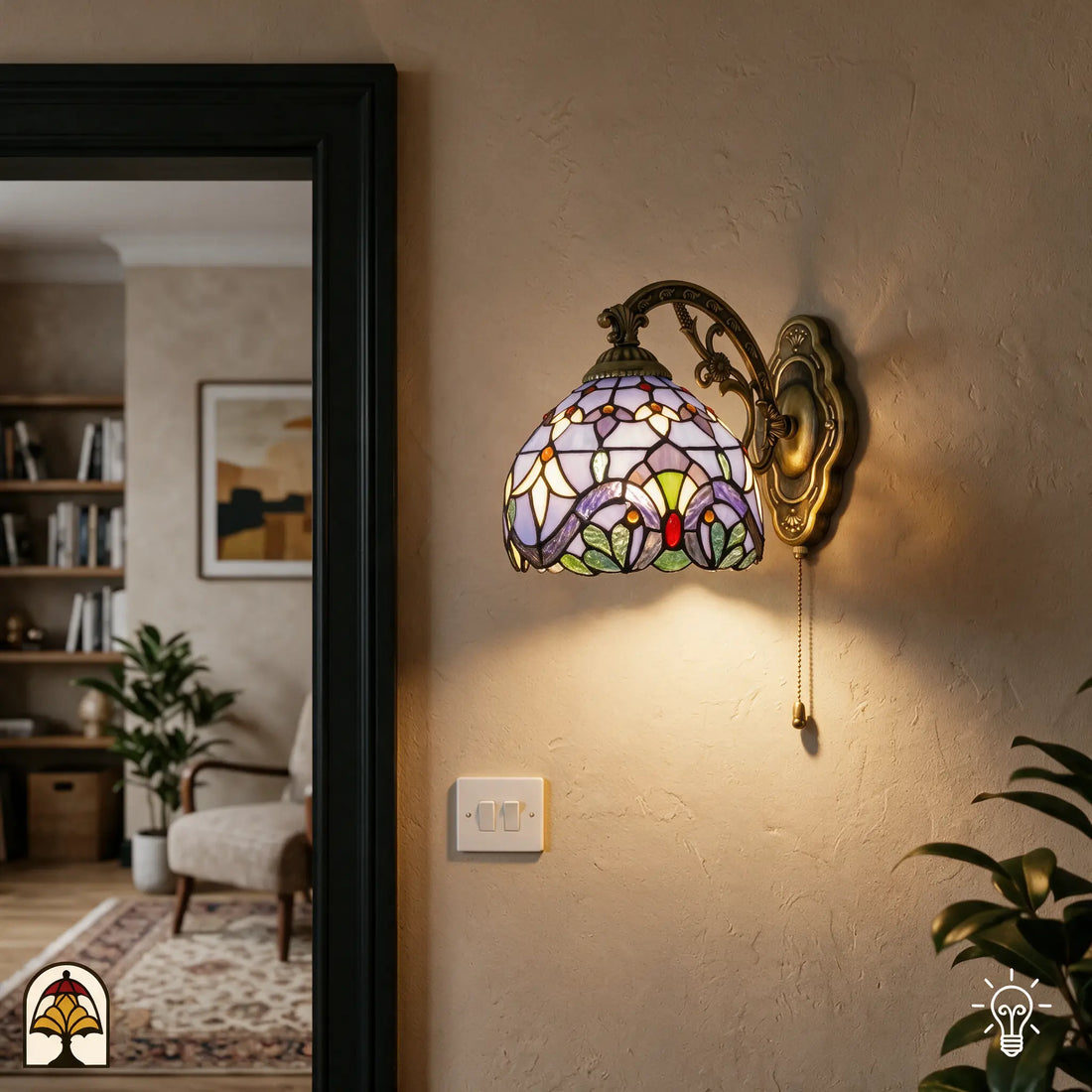 Tiffany wandlamp Royal Mosaic in sfeervol interieur bij de deur - De Sierkamer