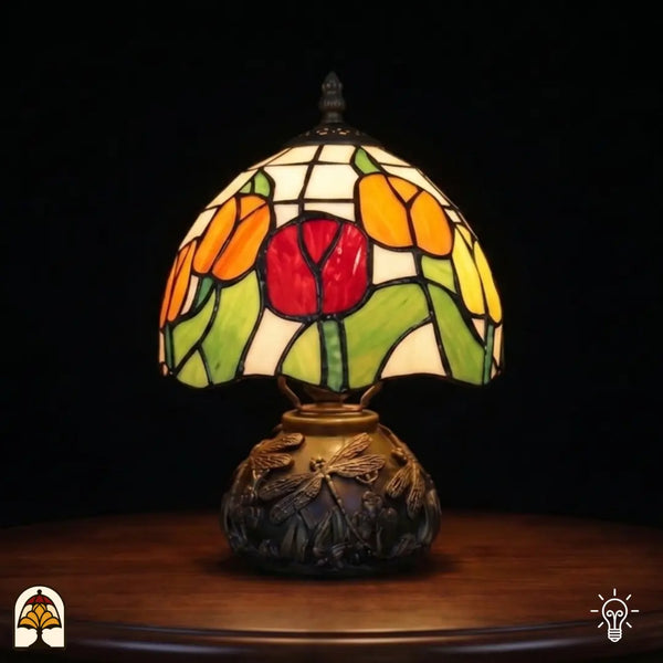 Tiffany tafellamp Holland Golden Tulip ⌀20 cm verlicht – bolvormige kap met rode tulp, oranje tulpen en groene bladeren op libellenvoetstuk