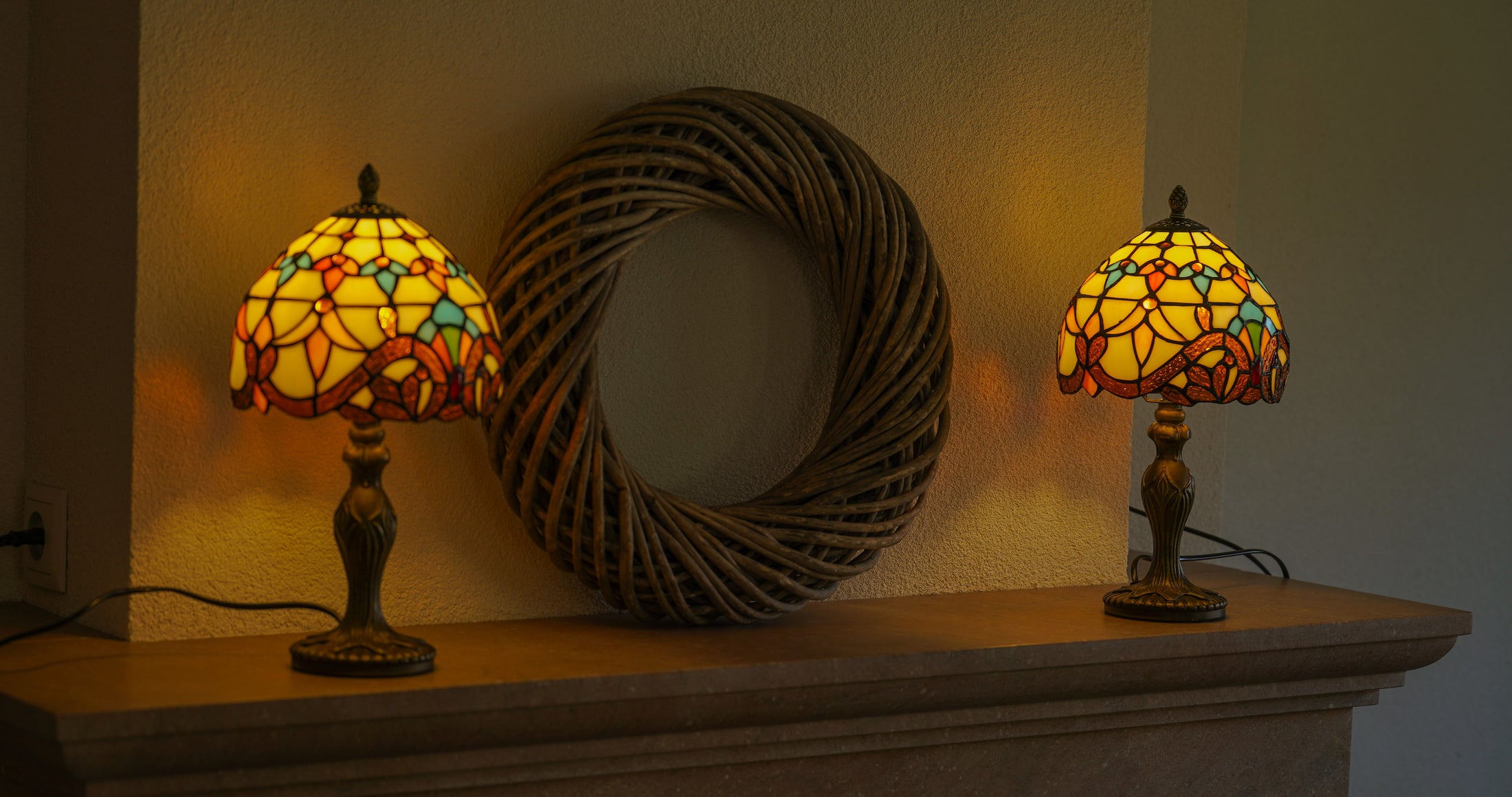 Grote collectie tiffany lamp modellen in een sfeervol interieur