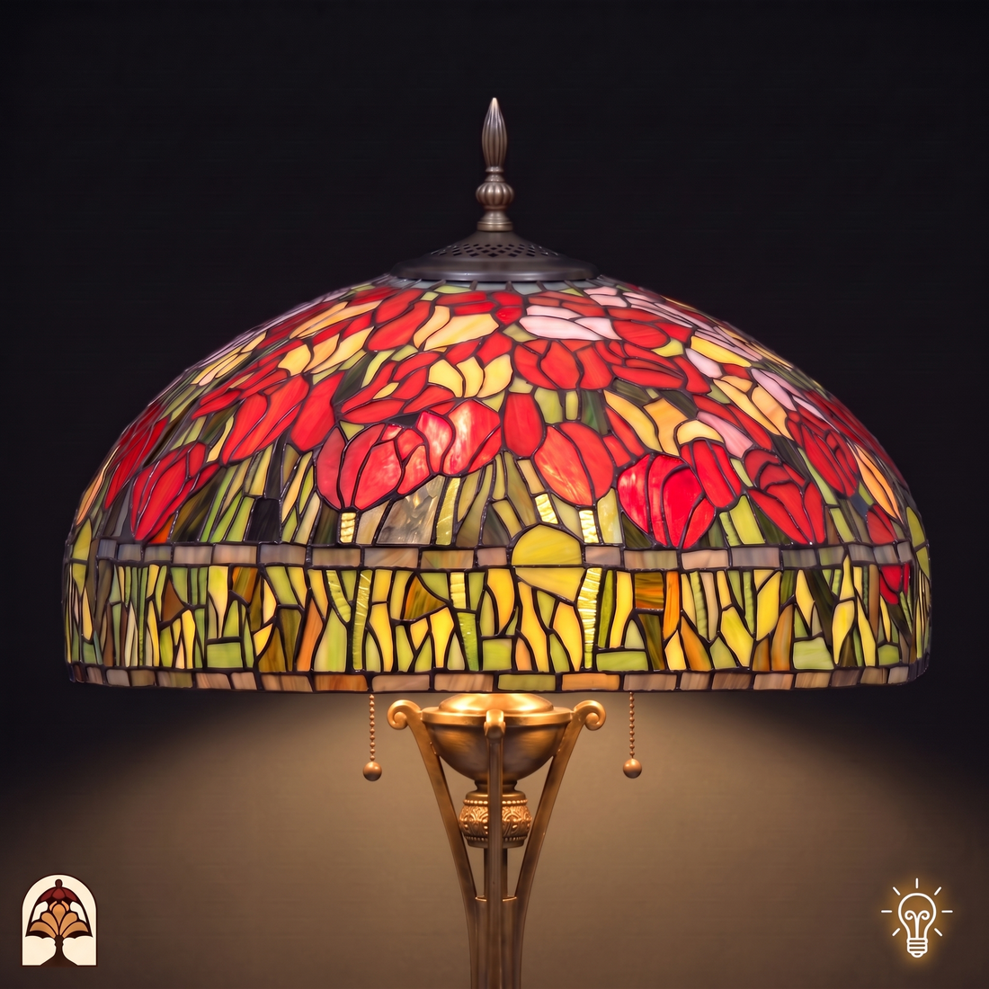 Tiffany vloerlamp Tulipa Rosso Azul ⌀50 cm – close-up verlichte kap, rode, gele en roze tulpen in groen glas met warme lichtgloed