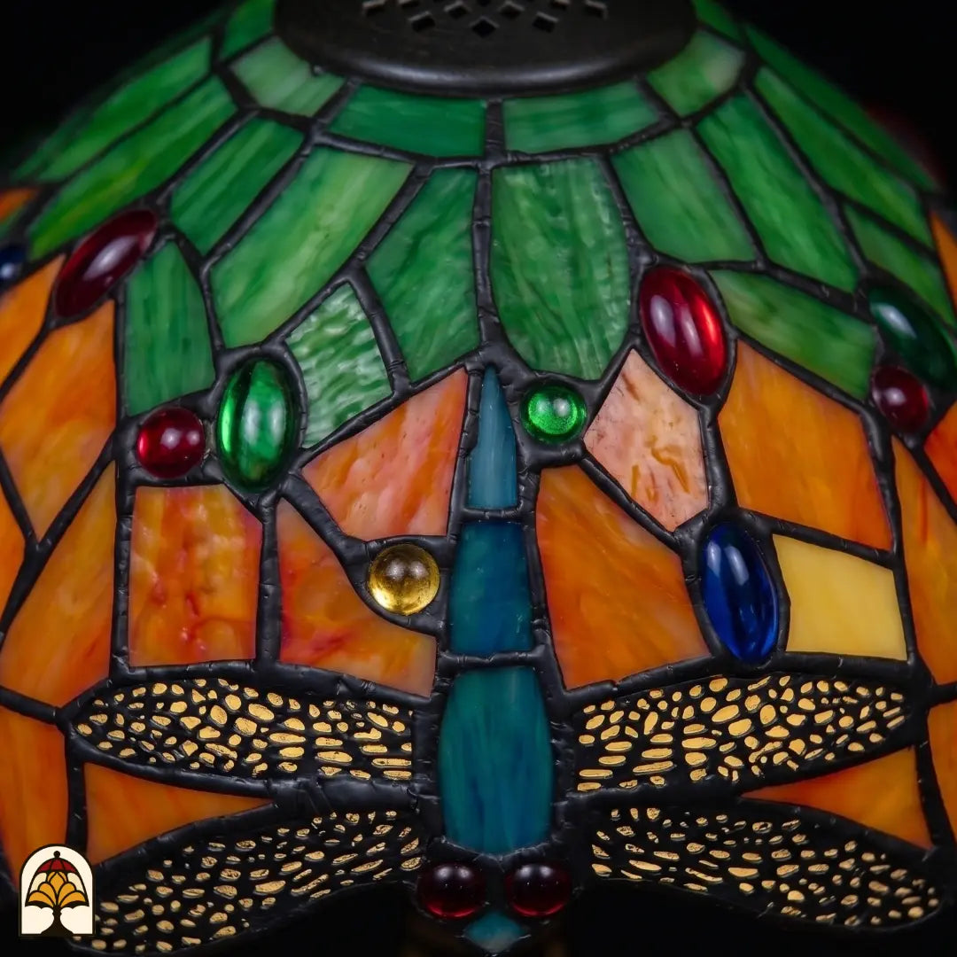 Close-up lampenkap Libellula Rubra onverlicht – libellendetails in glas