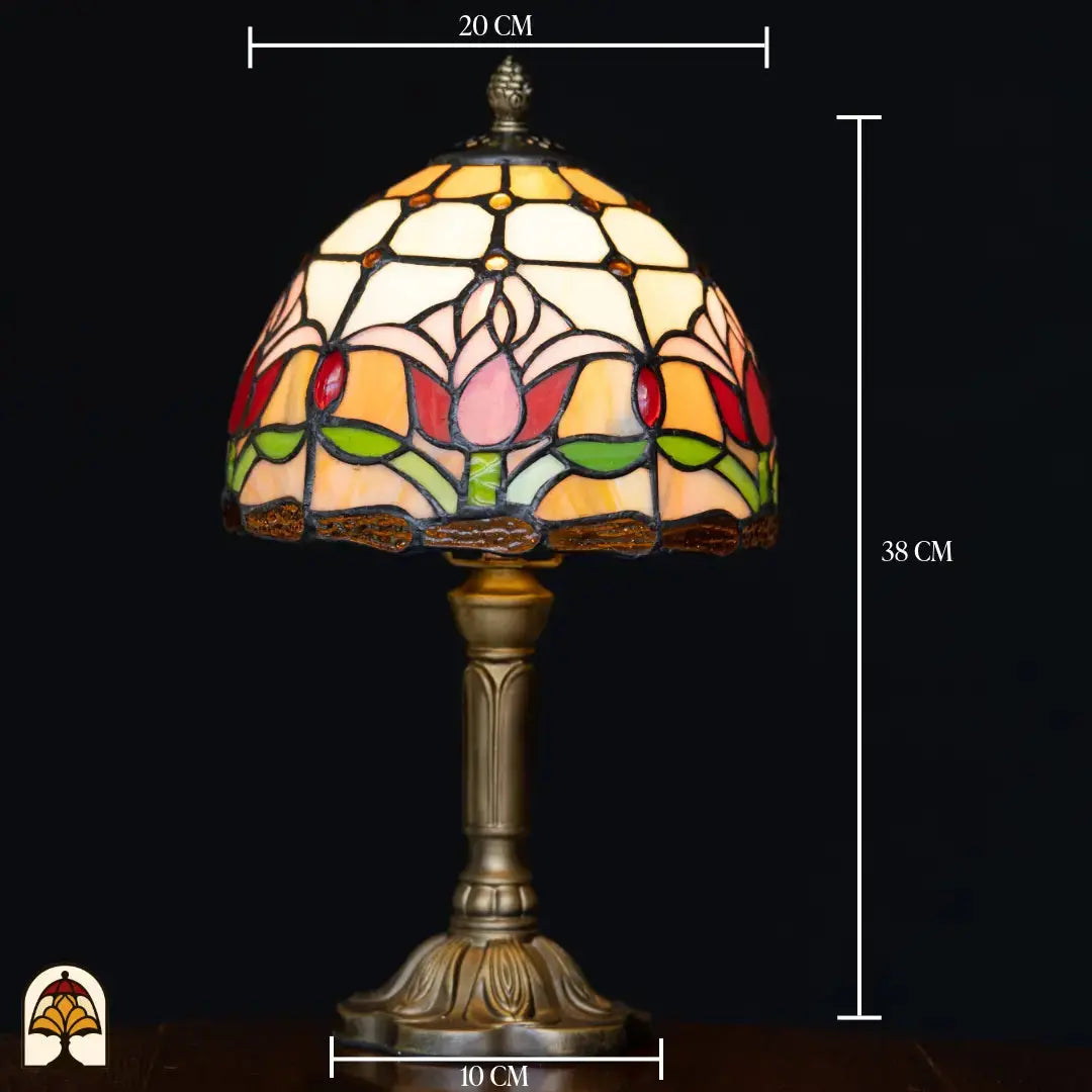 Maatafbeelding Tiffany tafellamp Tulipa: 20 cm breed, 38 cm hoog, voet 10 cm – koepelkap met roze en rode tulpen op bronzen kolomvoet