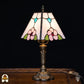 Tiffany tafellamp Rosa Zaffiro ⌀20 cm verlicht – kegelvormige kap in crèmewit met roze bloemen en blauwe bladaccenten