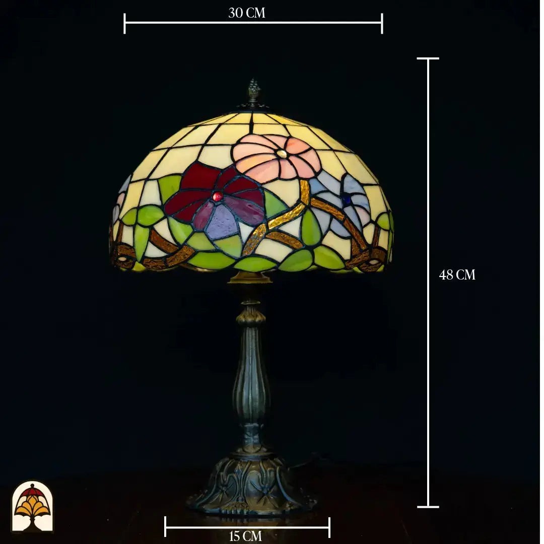 Maatafbeelding Tiffany tafellamp Aurora Bloom — kapdiameter ⌀30 cm, totale hoogte 48 cm, voetdiameter 15 cm