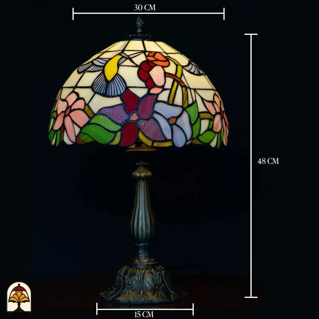 Maatafbeelding Tiffany tafellamp Colibrì — kapdiameter ⌀30 cm, totale hoogte 48 cm, voetdiameter 15 cm