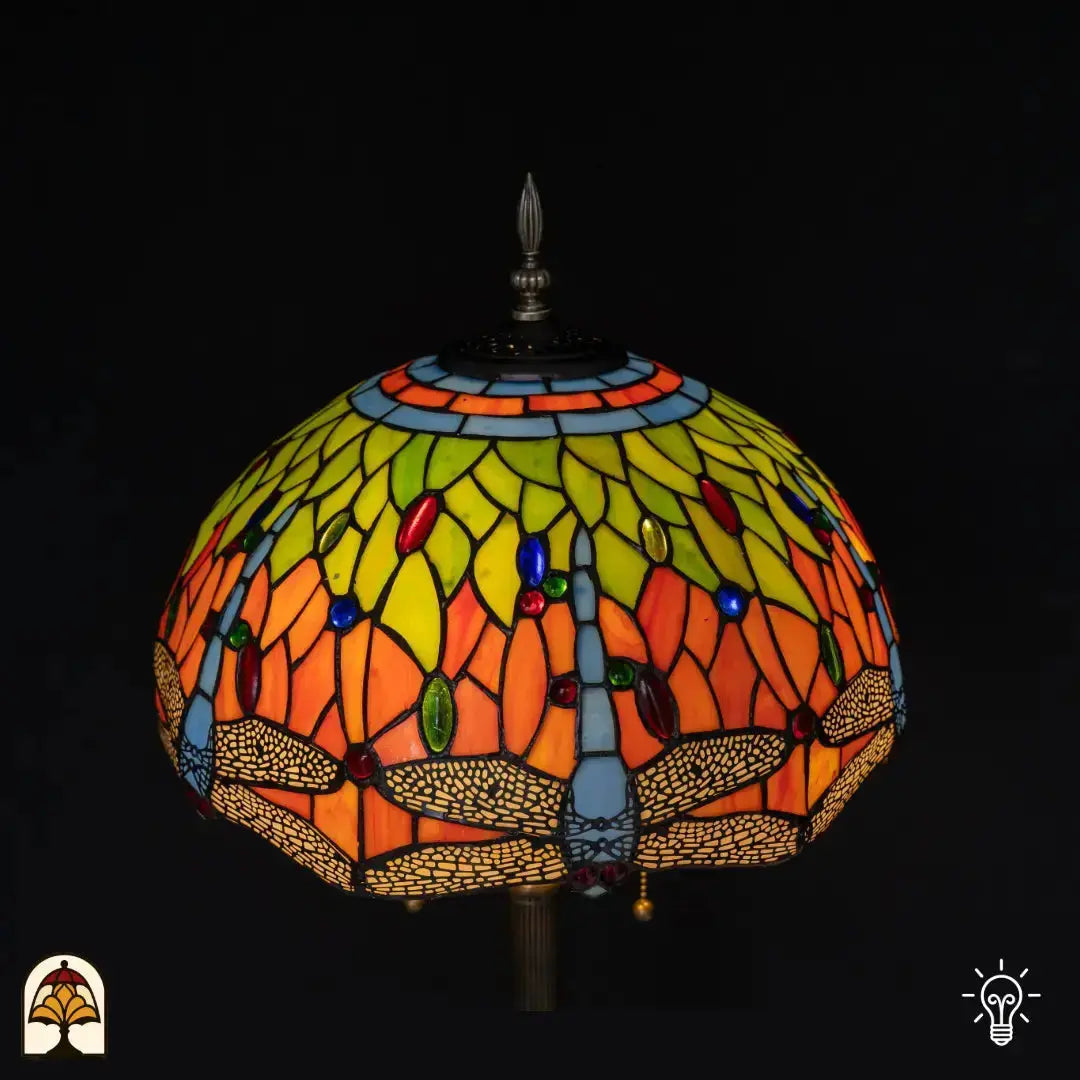 Onverlichte Tiffany lamp vloerlamp Libellula Azul op zwarte achtergrond – blauwe kap met libellenrand