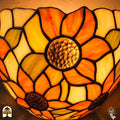 Tiffany wandlamp Solea Girasole in interieur – zonnig warm lichtspel op muur